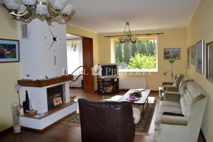 Piedāvājam pārdošanai privātmāju ar savu pieeju jūrai.