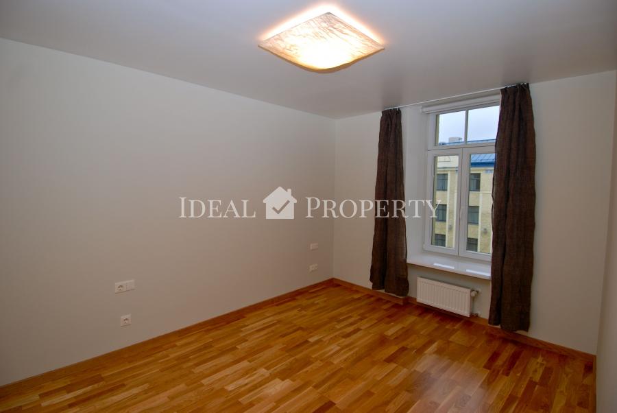 For sale modern, comfortable two-level apartment in the city center .