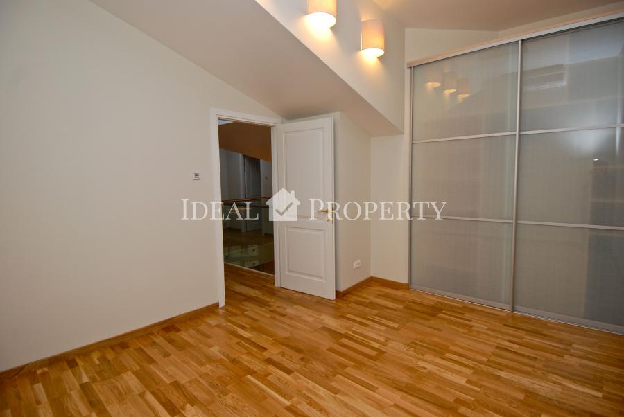 For sale modern, comfortable two-level apartment in the city center .