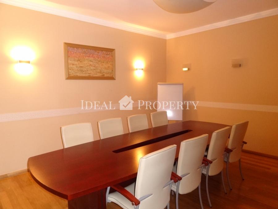 For sale apartment / office in the embassy area at Strelnieku street.