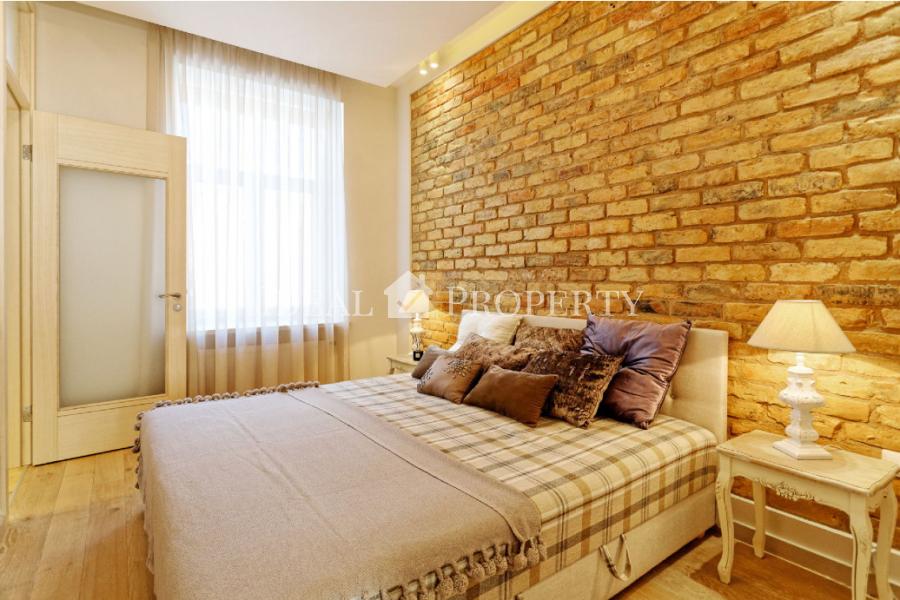 For rent bright  apartment  in the center of Riga.