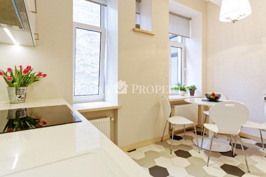 For rent bright  apartment  in the center of Riga.