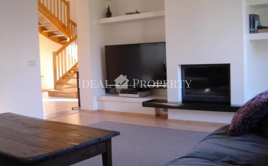 Семейный дом с большой зелёной зоной в Saliena.