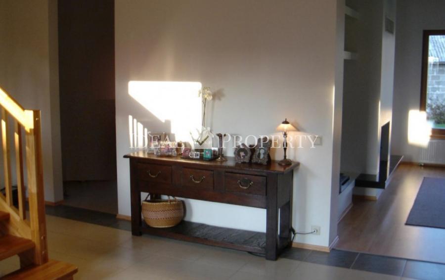 Семейный дом с большой зелёной зоной в Saliena.