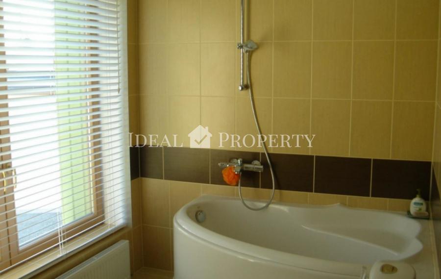 Семейный дом с большой зелёной зоной в Saliena.