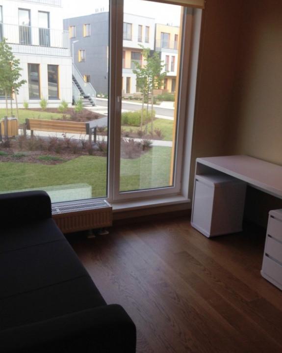 Mēbelēts trīsistabu dzīvoklis ar terasi ciematā Saliena.