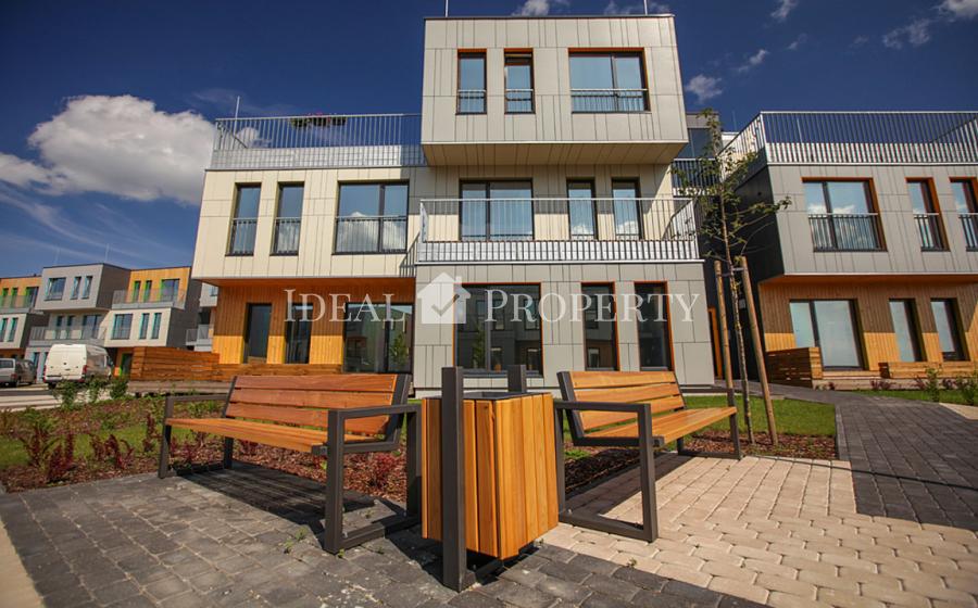 Mēbelēts trīsistabu dzīvoklis ar terasi ciematā Saliena.