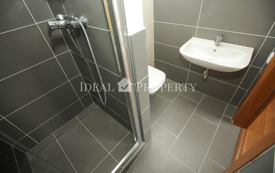 Mēbelēts trīsistabu dzīvoklis ar terasi ciematā Saliena.