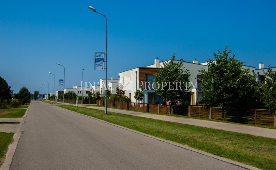 Таунхаус в поселке Салиена