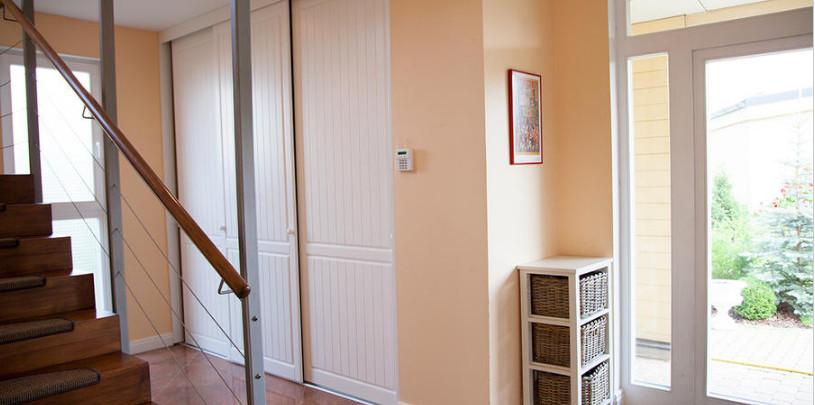 Сдается  в аренду большой светлый двухэтажный дом  с красивым садом.