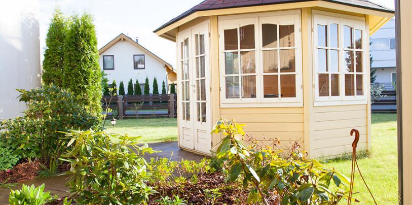 Сдается  в аренду большой светлый двухэтажный дом  с красивым садом.