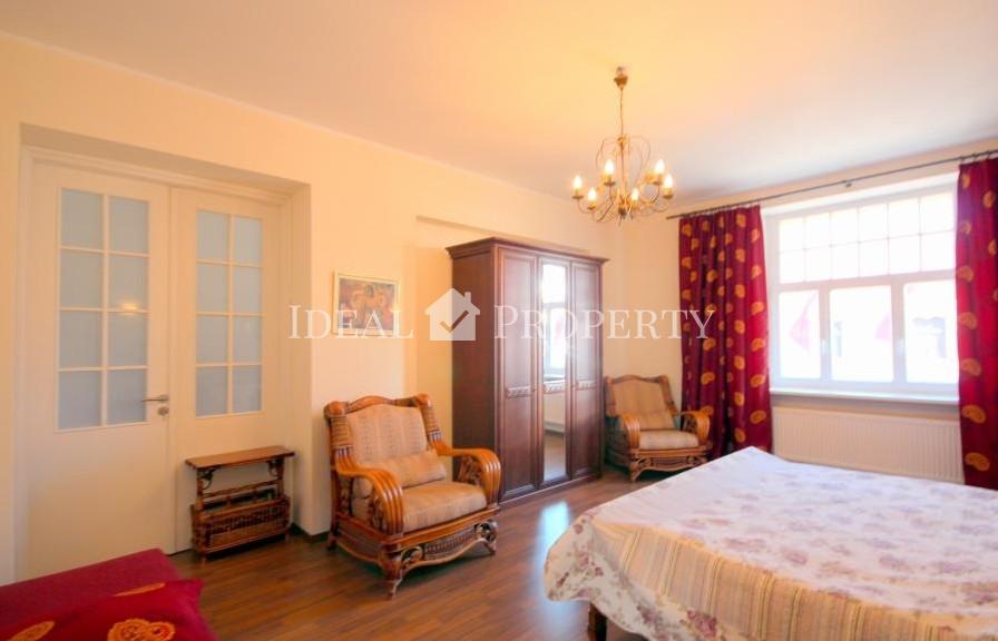 Bright, sunny, quiet, spacious apartment with a balcony.