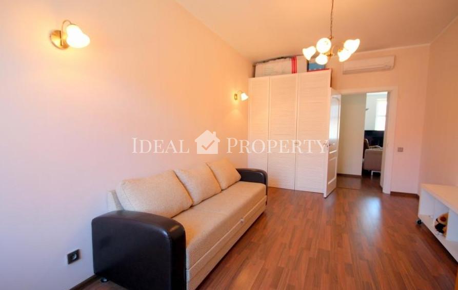 Bright, sunny, quiet, spacious apartment with a balcony.