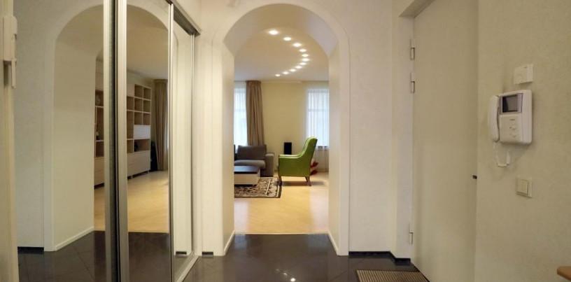 We offer for sale an apartment in the quiet center, embassy district at Antonijas street.