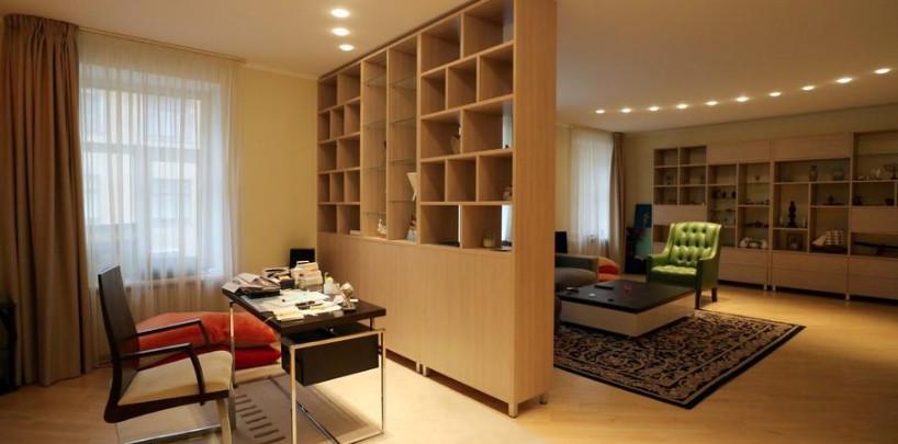 We offer for sale an apartment in the quiet center, embassy district at Antonijas street.