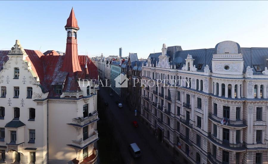 Apartments for sale in the historic center of Riga, at Strelnieku street.