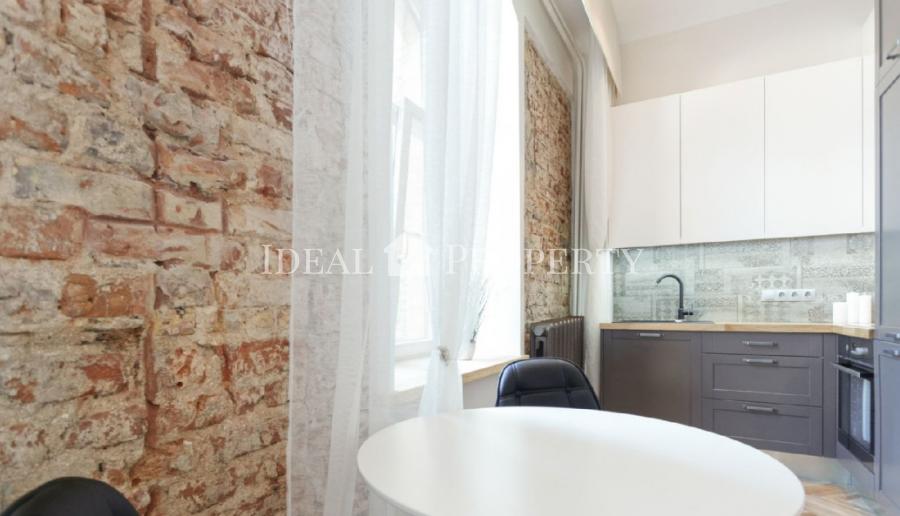 We offer to purchase cozy and sunny apartment in Old Town. 