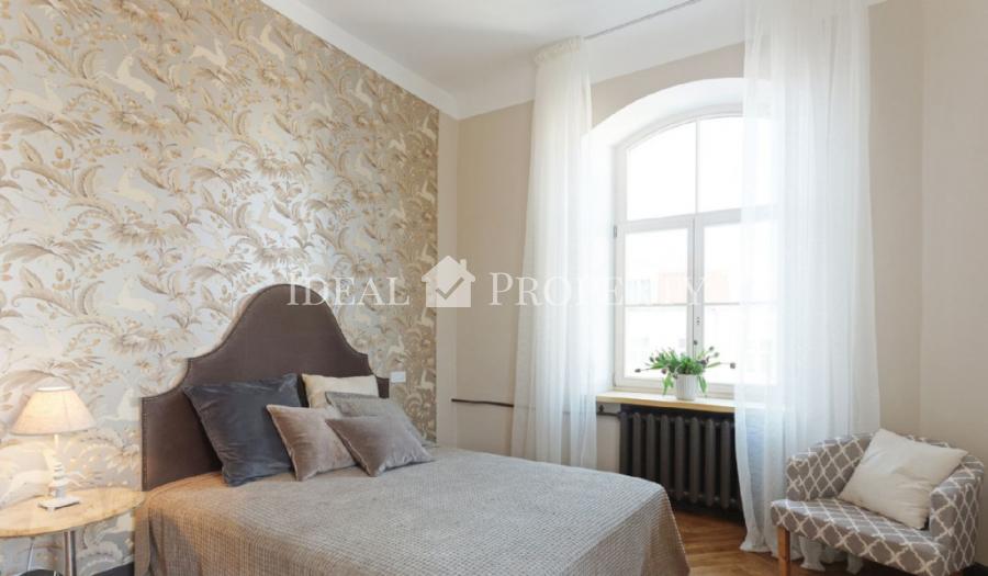 We offer to purchase cozy and sunny apartment in Old Town. 