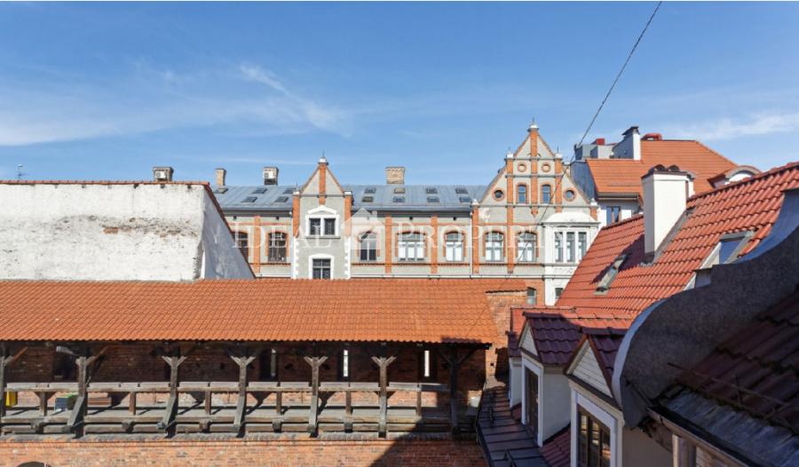 We offer to purchase cozy and sunny apartment in Old Town. 