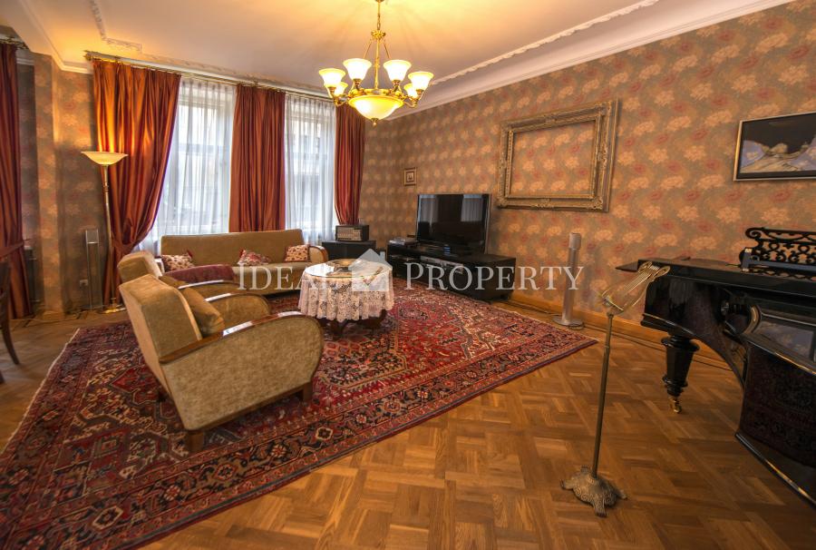 For sale well-designed six-room apartment in the center of Riga.