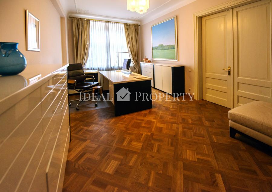 For sale well-designed six-room apartment in the center of Riga.