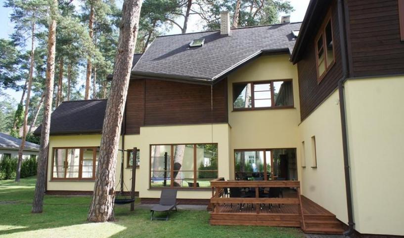 For sale spacious house in a quiet part of Jurmala, on Bulduru prospect.