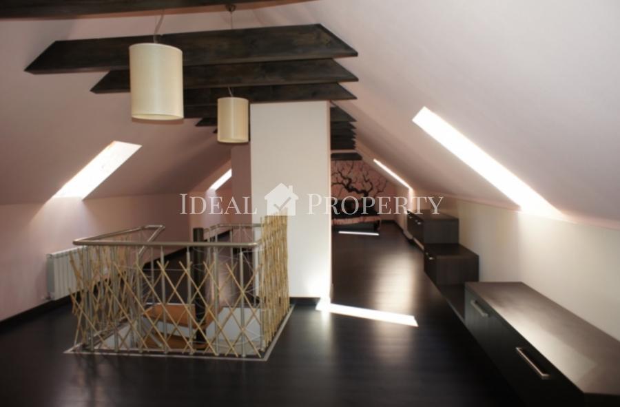 For sale spacious house in a quiet part of Jurmala, on Bulduru prospect.