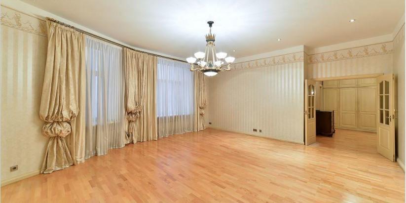 We offer а spacious apartment in the quiet center of Riga for rent. 