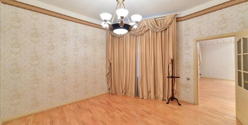 We offer а spacious apartment in the quiet center of Riga for rent. 