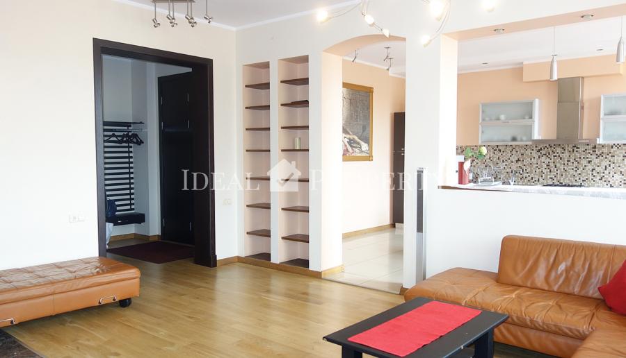 For long term rent is offered apartment with 4 isolated rooms in the city center .