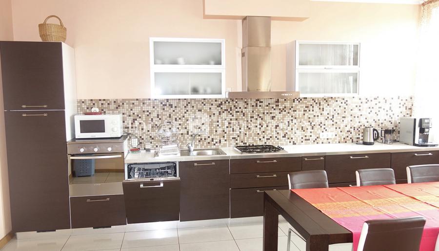 For long term rent is offered apartment with 4 isolated rooms in the city center .