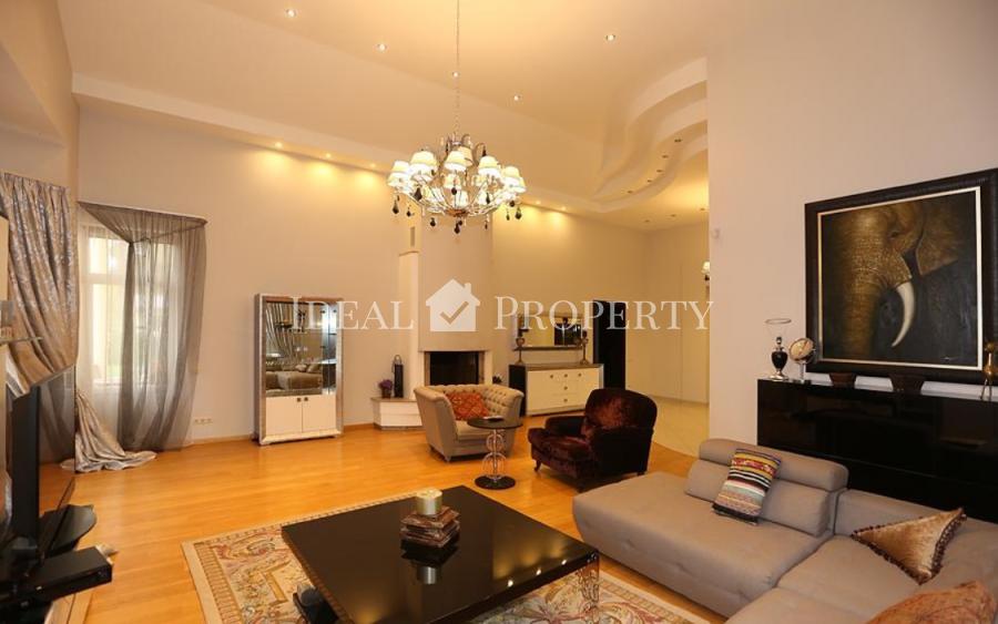 Izīrē skaistu 1 stāvu privātmāju ciematā Berģos.