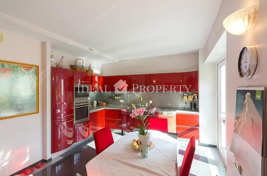 A modern townhouse in the most prestigious part of Riga Mezaparks.