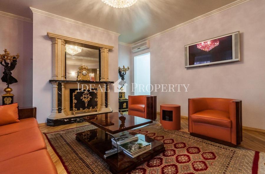 For sale: an exclusive apartment in the Old Town. 