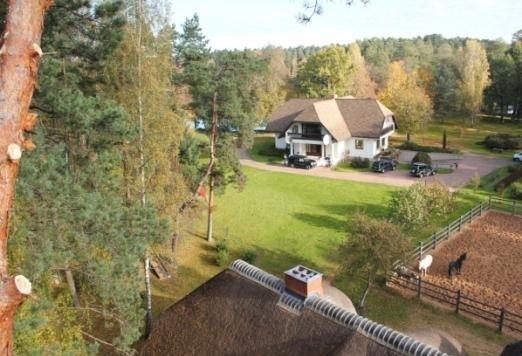 Īpašums atrodas uz Beberbeķu ezera ..