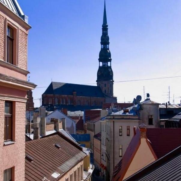 One bedroom apartment in the very heart of the old town for rent.