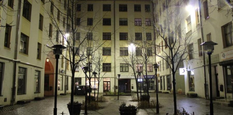 We offer for long term rent a new fully furnished apartment in a renovated building  located at the centre of Riga on Marijas street