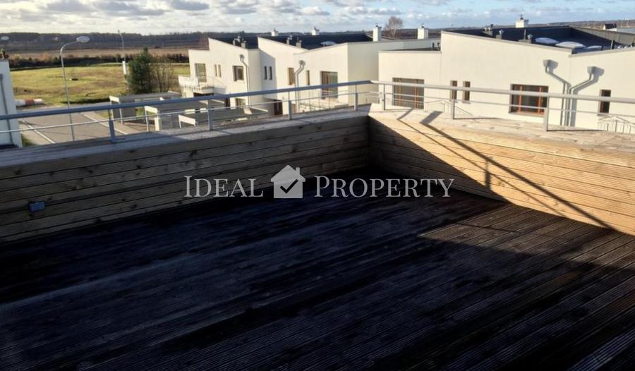 Сдаётся новый дом в элитном посёлке частных домов в окружении леса.