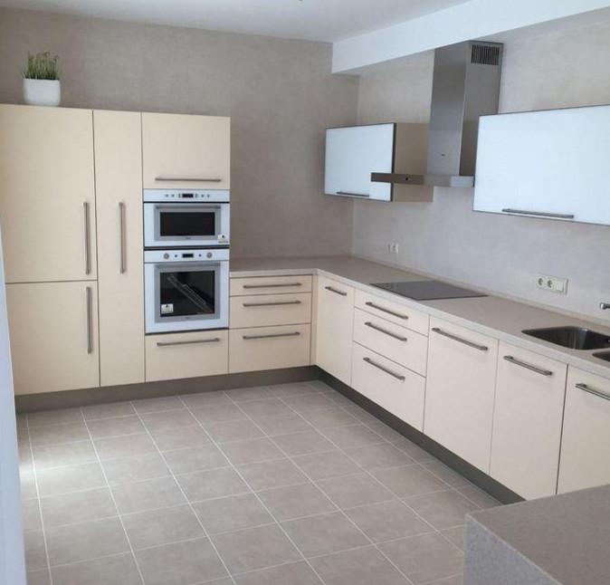 Сдаётся новый дом в элитном посёлке частных домов в окружении леса.