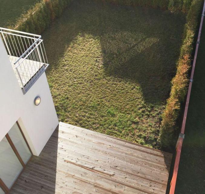 Сдаётся новый дом в элитном посёлке частных домов в окружении леса.