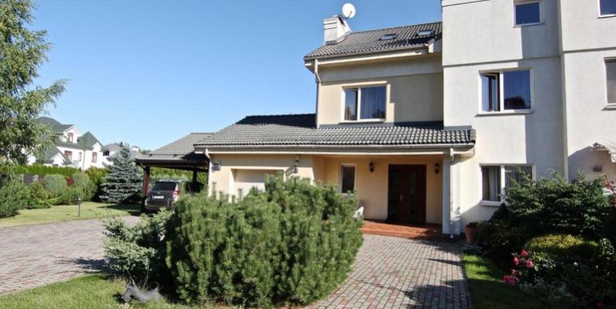 We rent part of semi-detached house in Mezapark with 5 separate rooms.