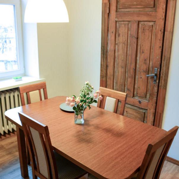 This apartment is suitable for students up to 6 people. 