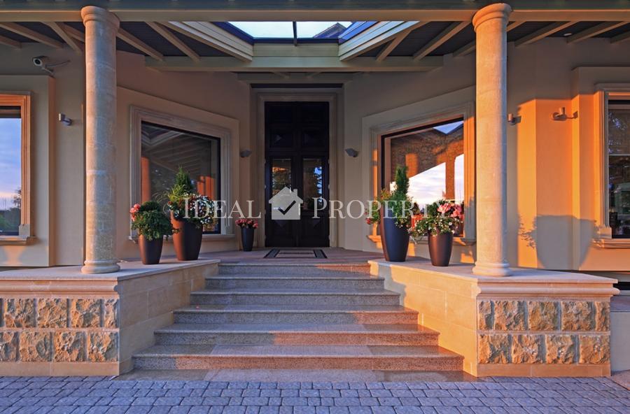 Продаётся действующий ресторанный комплекс.