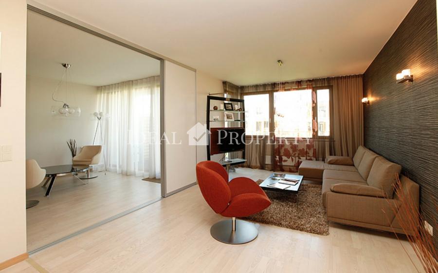 Солнечный, полностью меблированный таунхаус в поселке Салиена