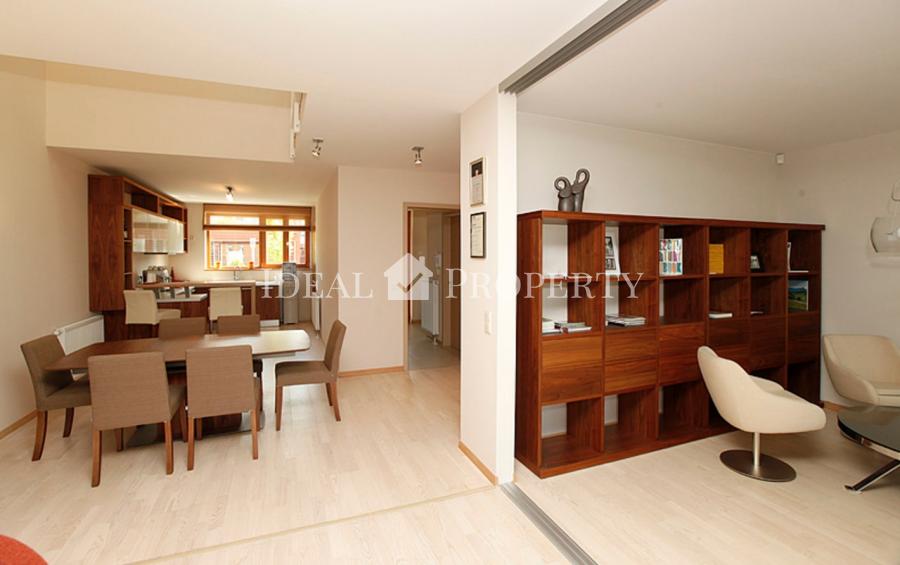 Солнечный, полностью меблированный таунхаус в поселке Салиена