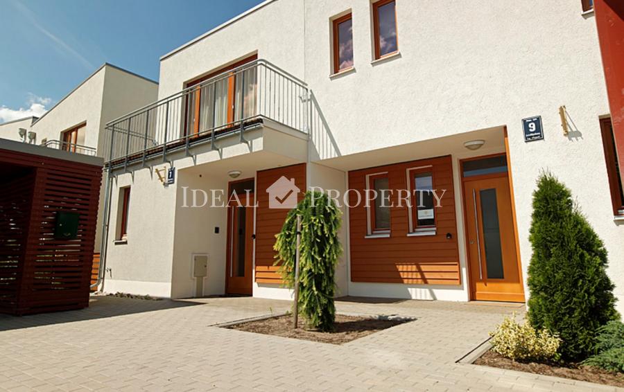 Солнечный, полностью меблированный таунхаус в поселке Салиена