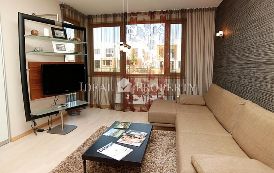 Солнечный, полностью меблированный таунхаус в поселке Салиена