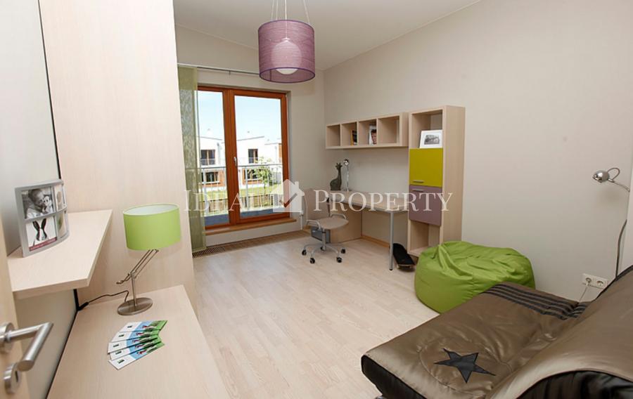 Солнечный, полностью меблированный таунхаус в поселке Салиена