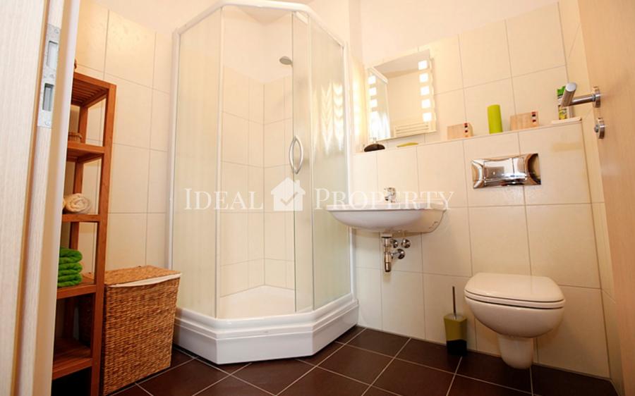 Солнечный, полностью меблированный таунхаус в поселке Салиена