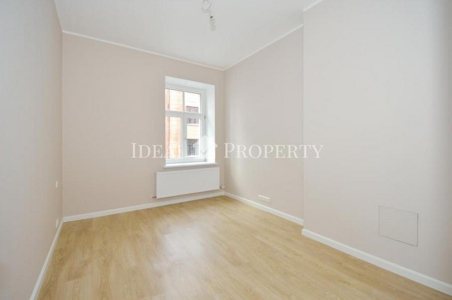 Трехкомнатная квартира на продажу в новом комплексе на ул. Дзирнаву.